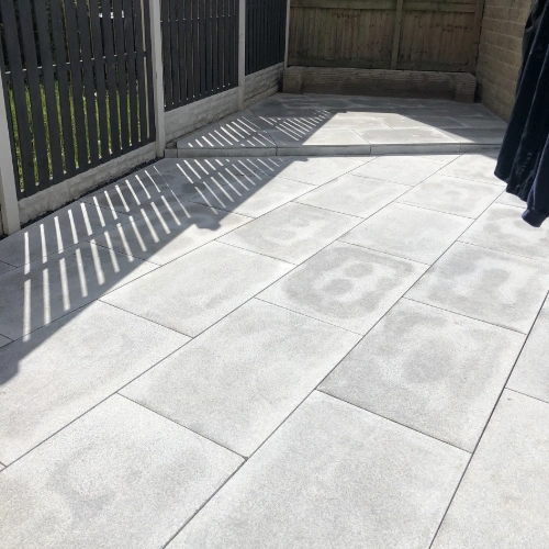 Silver Grey Granite Paving 900×600
