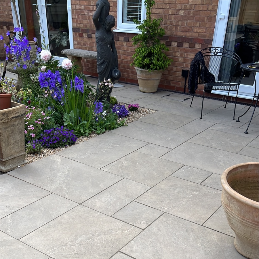 Mountain Blend Vitrified Porcelain Paving Slabs 20mm Mixed Size